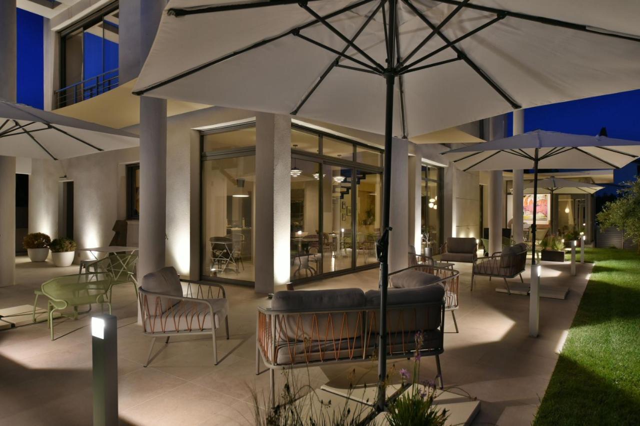 Monte Alta Hotel Salon-de-Provence Exterior foto